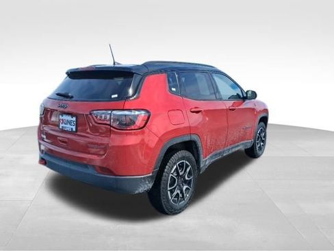 Used 2025 Jeep Compass Trailhawk image 5