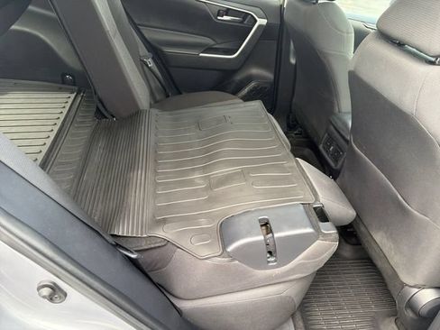 Used 2021 Toyota RAV4 XLE w/ Convenience Package AWD/4WD image 9