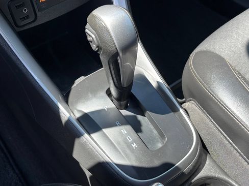 Used 2021 Chevrolet Trax LT w/ LT Convenience Package FWD image 18