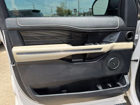 Used 2019 Ford Expedition Max Platinum RWD image 20