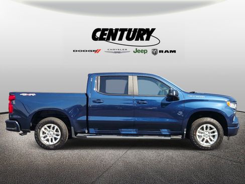 Used 2022 Chevrolet Silverado 1500 RST w/ Convenience Package II AWD/4WD image 2