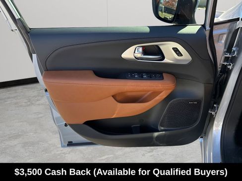 New 2026 Chrysler Pacifica Pinnacle FWD image 24