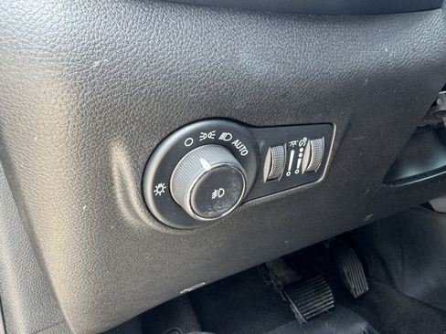 Used 2024 Jeep Compass Latitude AWD/4WD image 33