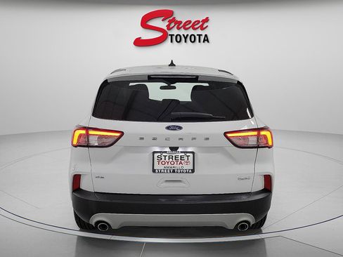 Used 2020 Ford Escape SE image 3