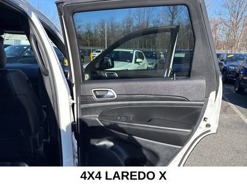 Used 2022 Jeep Grand Cherokee Laredo X AWD/4WD image 31