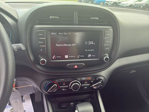 Used 2025 Kia Soul LX w/ LX Technology Package FWD image 14