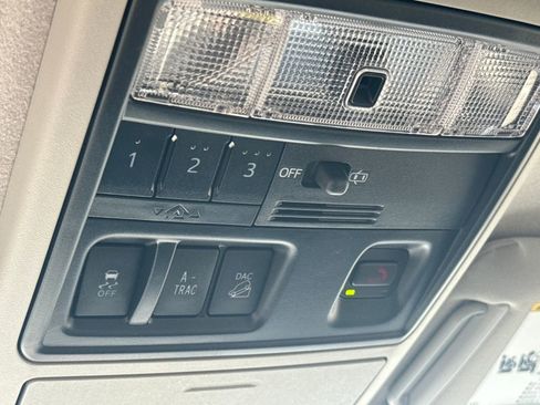 Used 2022 Toyota 4Runner SR5 Premium image 33