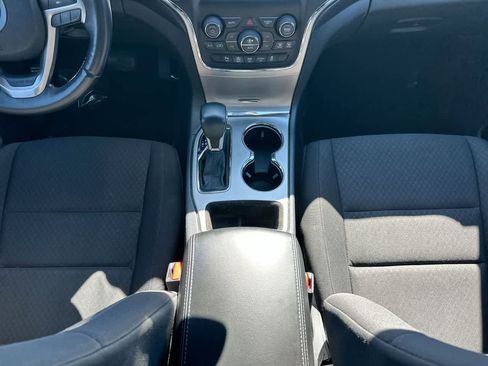 Used 2018 Jeep Grand Cherokee Laredo image 28