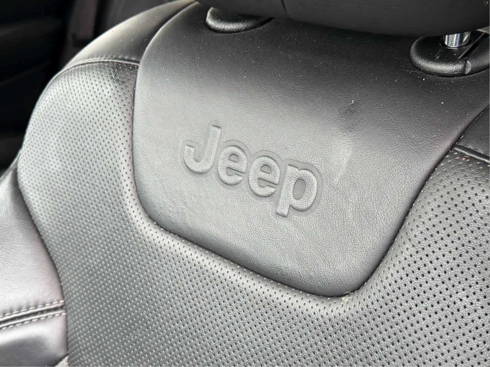 Used 2019 Jeep Cherokee Limited AWD/4WD image 12