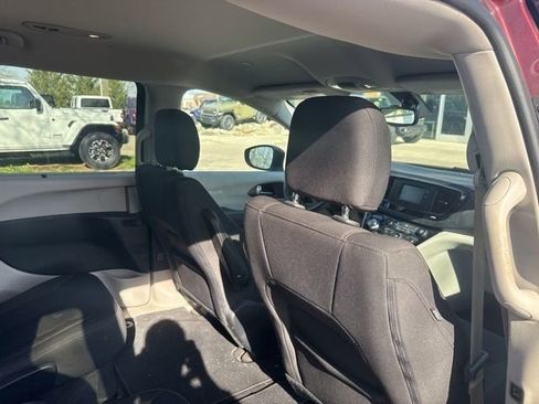 Used 2017 Chrysler Pacifica Touring Plus image 13