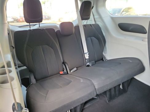 Used 2024 Chrysler Voyager LX image 19