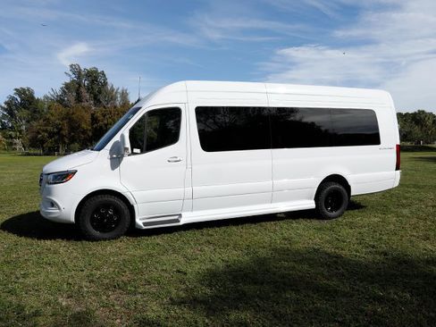 Used 2024 Mercedes-Benz Sprinter 3500 image 3