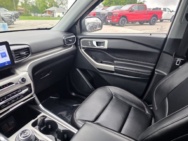 Used 2023 Ford Explorer XLT w/ Equipment Group 202A AWD/4WD image 34