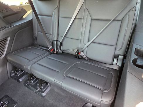 Used 2025 GMC Yukon Denali AWD/4WD image 12