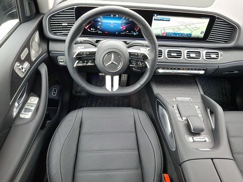 Used 2026 Mercedes-Benz GLS 450 4MATIC image 13
