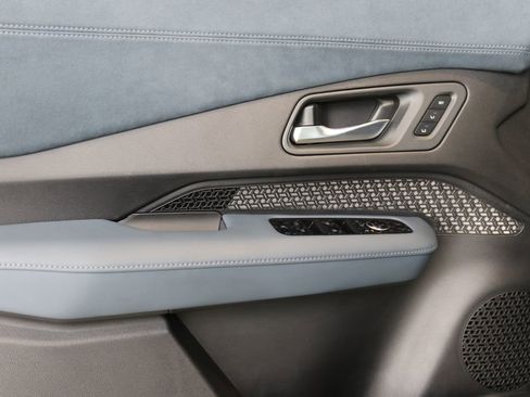 Used 2024 Nissan Ariya AWD image 13