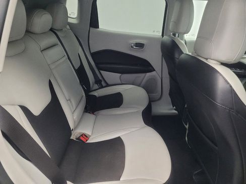 Used 2019 Jeep Compass Latitude FWD image 19