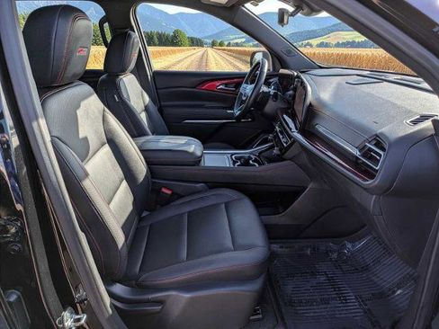 Used 2024 Chevrolet Traverse Z71 w/ Enhanced Driving Package AWD/4WD image 17