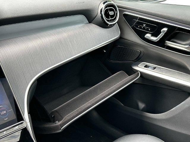 Certified 2026 Mercedes-Benz GLC 300 4MATIC image 32