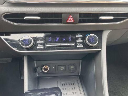 Used 2023 Hyundai Sonata Limited w/ Preferred Accessory Package FWD image 28