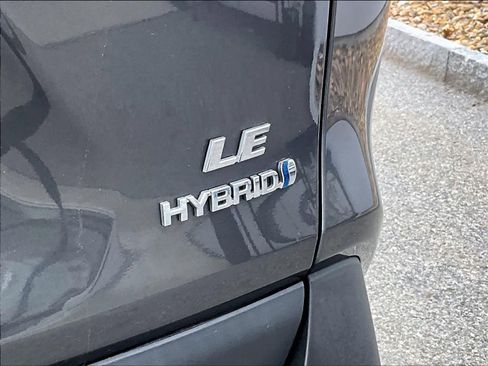 Used 2021 Toyota RAV4 LE image 27