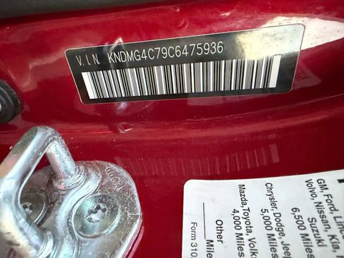 Used 2012 Kia Sedona LX image 44