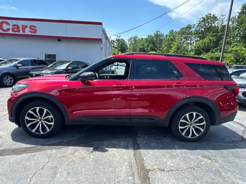 Used 2025 Ford Explorer ST-Line AWD/4WD image 3