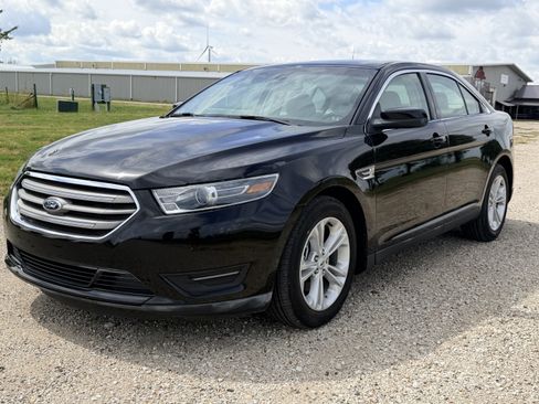 Used 2016 Ford Taurus SEL FWD image 9