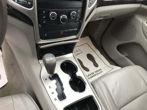 Used 2012 Jeep Grand Cherokee Laredo w/ Laredo E Group image 13