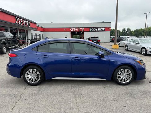 Used 2020 Toyota Corolla SE FWD image 2