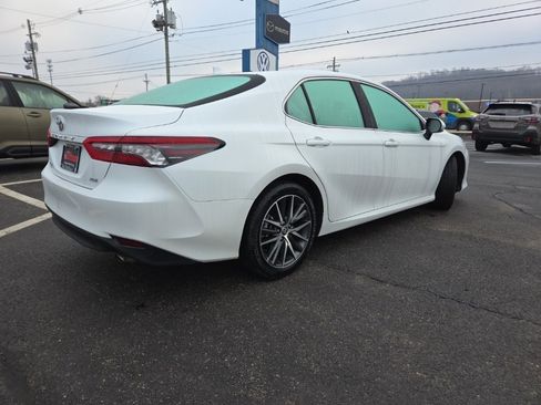 Used 2023 Toyota Camry XLE image 6