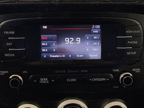 Used 2015 Kia Soul ! FWD image 25