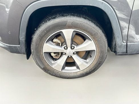 Used 2021 Jeep Cherokee Limited image 31