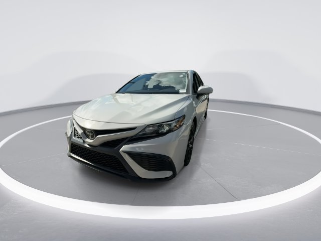 Used 2022 Toyota Camry SE w/ Convenience Package FWD image 4