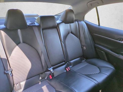 Used 2020 Toyota Camry SE image 21