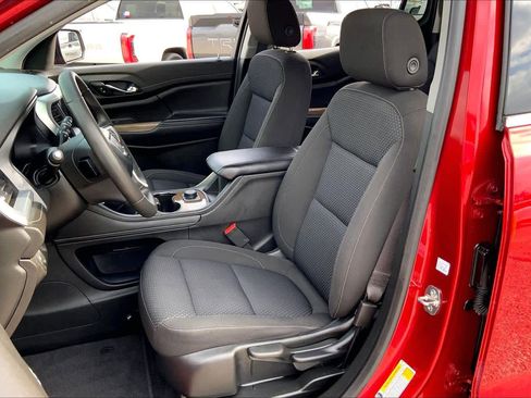 Used 2021 GMC Acadia SLE image 7