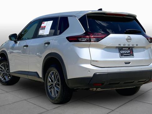 Used 2024 Nissan Rogue S FWD image 11