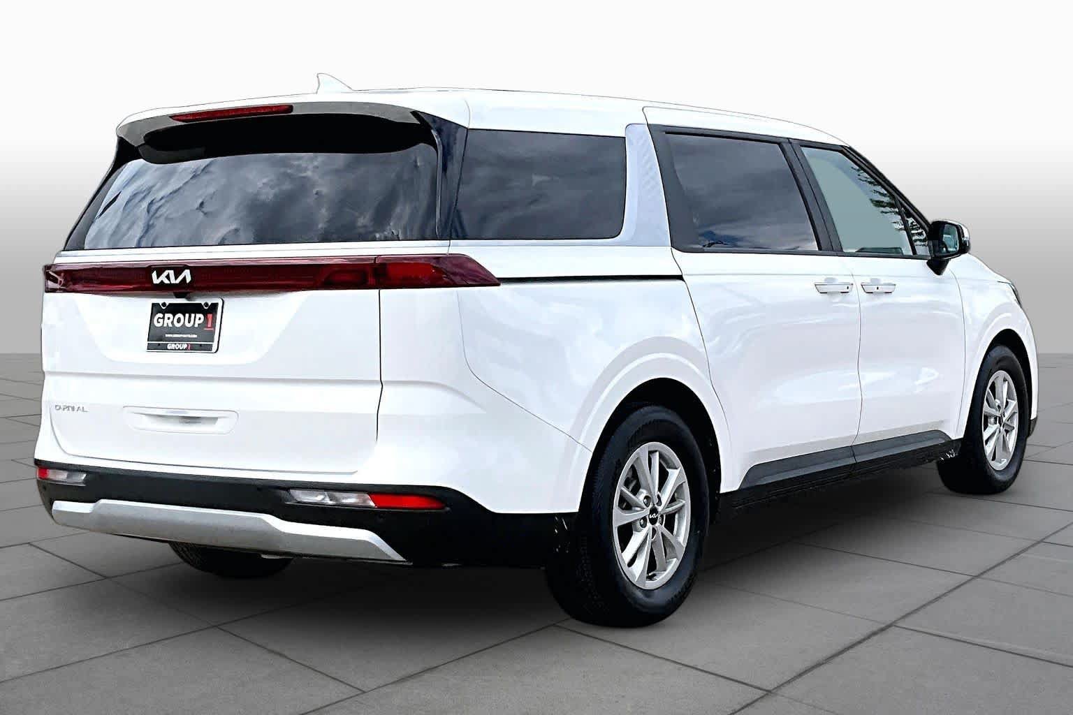 Used 2024 Kia Carnival LX FWD image 13