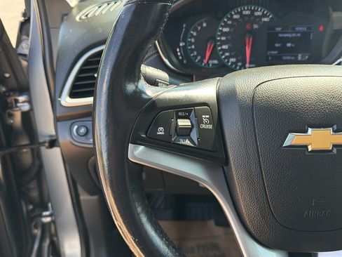 Used 2019 Chevrolet Trax LT w/ LT Convenience Package FWD image 28