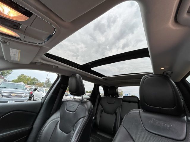 Used 2021 Jeep Cherokee Latitude Lux w/ Sun & Sound Group AWD/4WD image 37