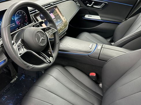 Used 2025 Mercedes-Benz E 350 4MATIC Sedan image 4