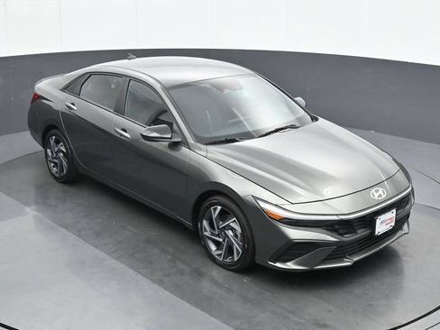 Used 2025 Hyundai Elantra Sport FWD image 24
