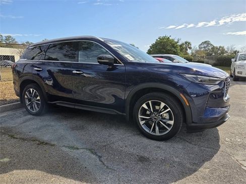 Used 2023 INFINITI QX60 Luxe w/ Performance Audio Package image 3