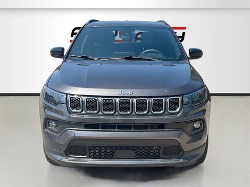 Used 2023 Jeep Compass Latitude image 2