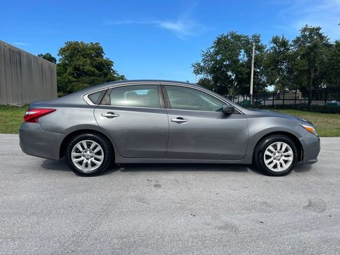 Used 2017 Nissan Altima 2.5 S w/ Power Driver Seat Package FWD image 6