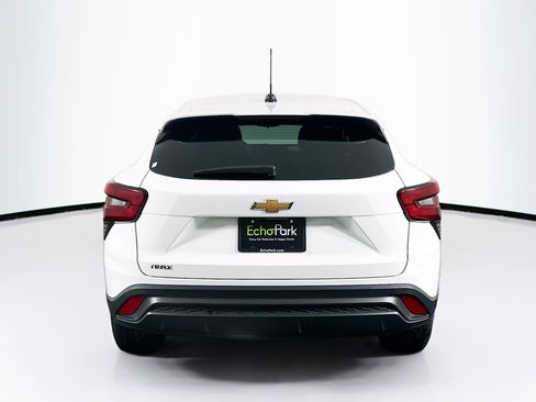 Used 2025 Chevrolet Trax LS image 7