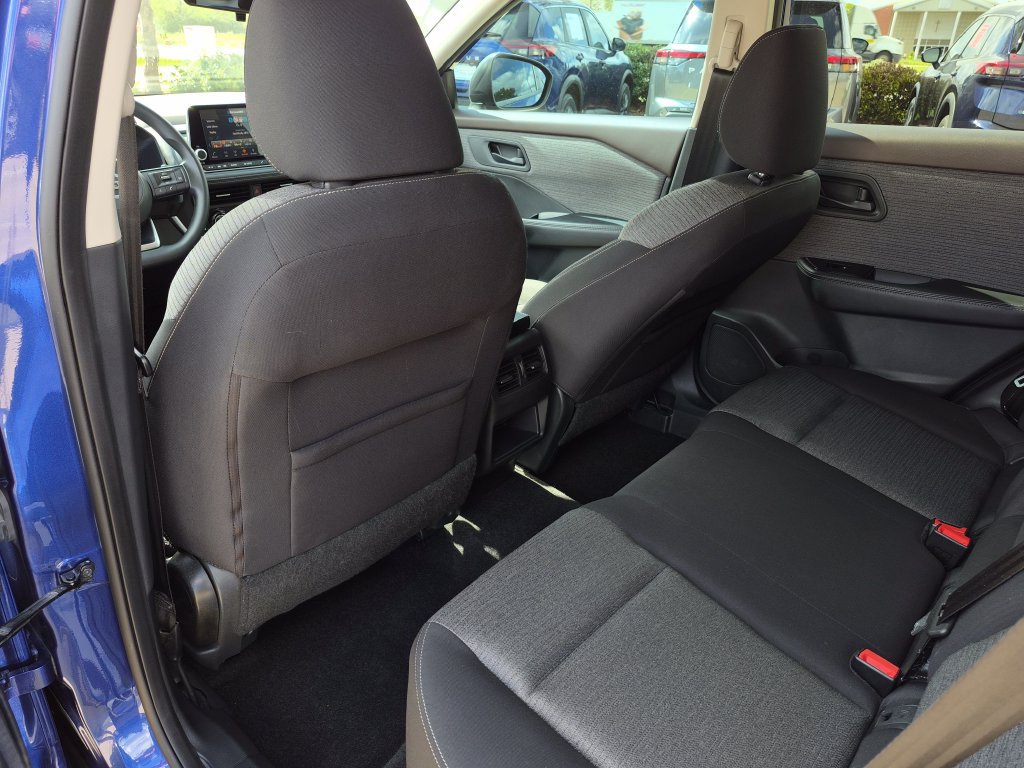 Used 2021 Nissan Rogue S FWD image 9