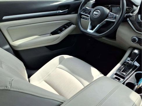 Used 2023 Nissan Altima 2.5 SV w/ SV Premium Package image 9