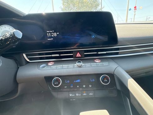 Used 2024 Hyundai Elantra SEL FWD image 17