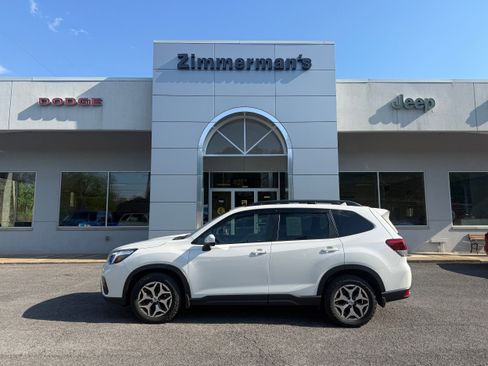 Used 2020 Subaru Forester Premium image 1